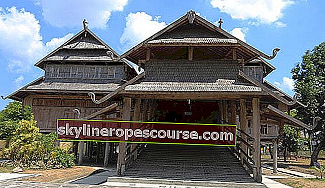 Traditionelles Haus von West Nusa Tenggara, gemessen an der Einzigartigkeit der Residenz ...