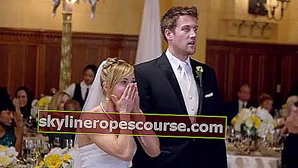 Źródło: //www.cbsnews.com/news/watch-maroon-5-crash-weddings-in-sugar-video/